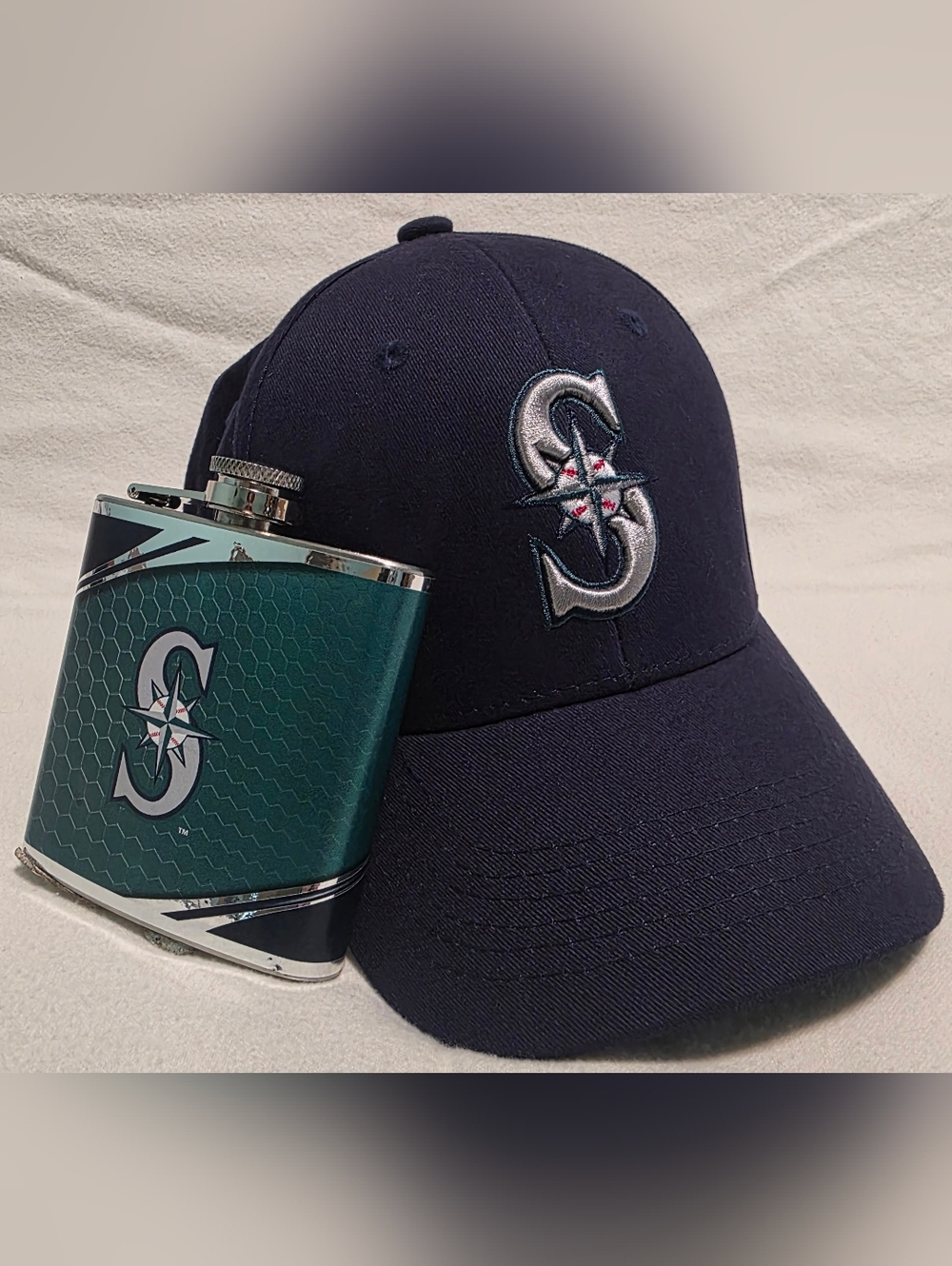 Seattle Mariners Bundle - New Cap & 6oz Hip Flask